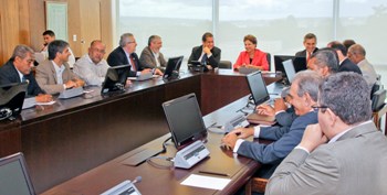 Governo institui mesa de diálogo permanente com centrais